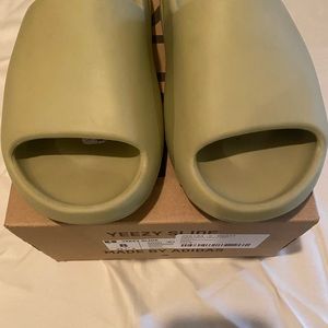 Yeezy Resin Slides Used Size 8